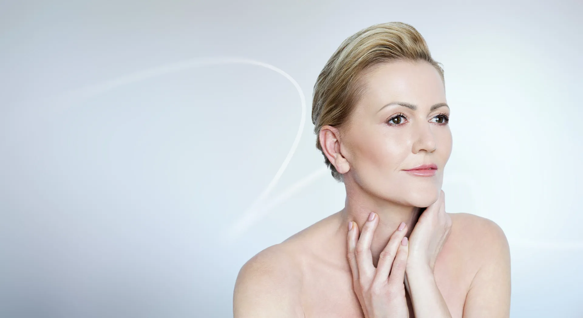 Frau Monika 43 - MyFaceLift-Gesichtsverjüngung