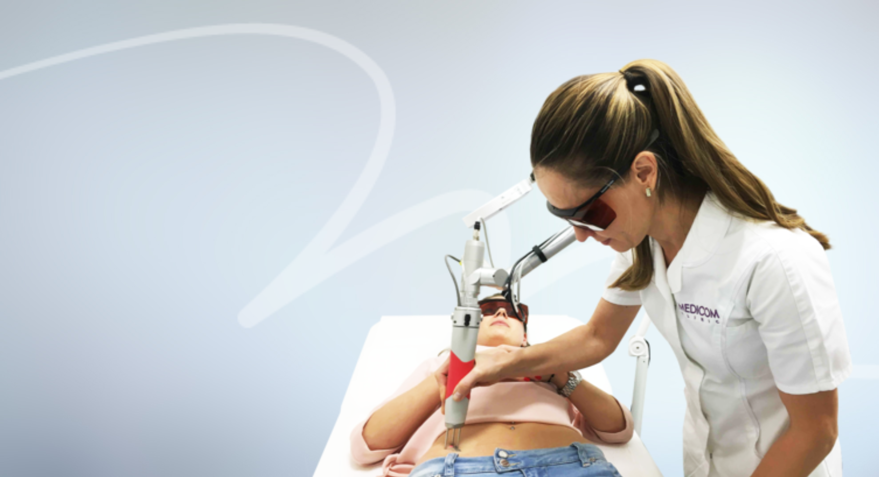 Frau Karolína 29 - Laser-Tattoo-Entfernung